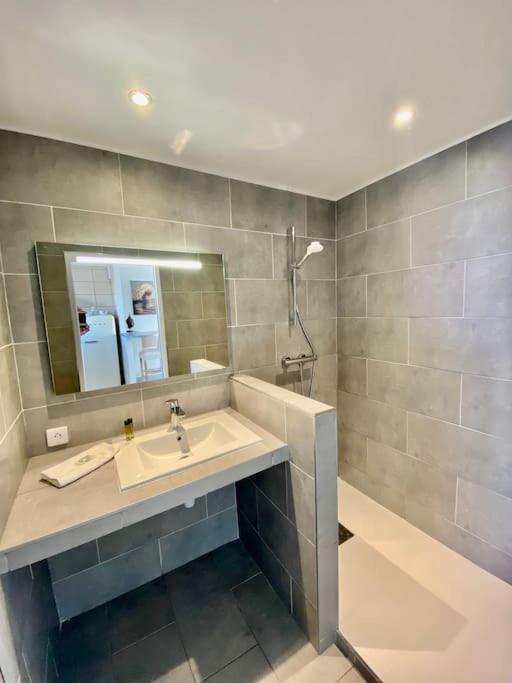 Appartement Marinesappartement, 2min Plage, Acces Direct Port *